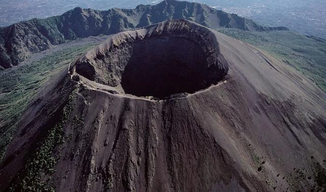 "Il Vesuvio esploderà, serve prevenire", le parole dell'esperto giapponese