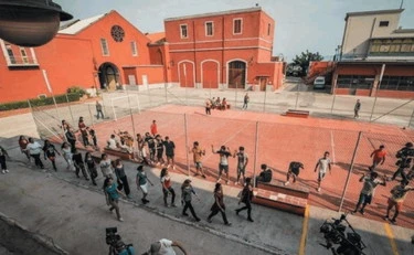 https://media.liberoquotidiano.it/bYotVsu1rdrIWortEN8ueDaeTFIuhzwq99Mn_j4fJ00/width:800/quality:90/aW1hZ2VzLzIwMjUvMTAvMTcvMTA1MjAwNzI0LTM2ODY3ZmZiLTIwYjEtNGExZi05YjMzLTEwNzU2MjRhZTBjZS5qcGc.webp