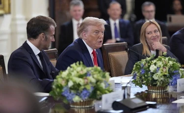 https://media.liberoquotidiano.it/bZ5ZVC9R_sImGlD2g1WJ_5icES0n7awDFlCvpDCXOnk/width:800/quality:90/aW1hZ2VzLzIwMjUvMTAvMTUvMTAxNjA1Njc4LTk2YWE4MDM3LWY2N2YtNDRmMy1hODFjLWE1MmNmODFhNTEzYy5qcGc.webp