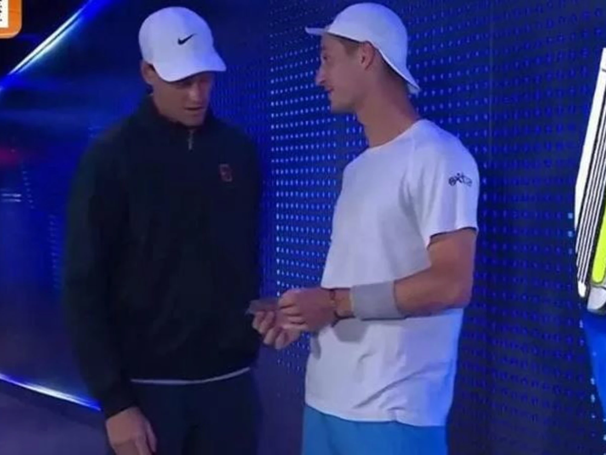 Jannik Sinner spiazzato: il regalo di Atmane un attimo prima del match