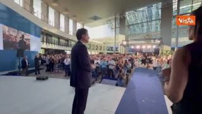 Standing per Conte all’evento del M5s Nova, Parola all'Italia a Milano