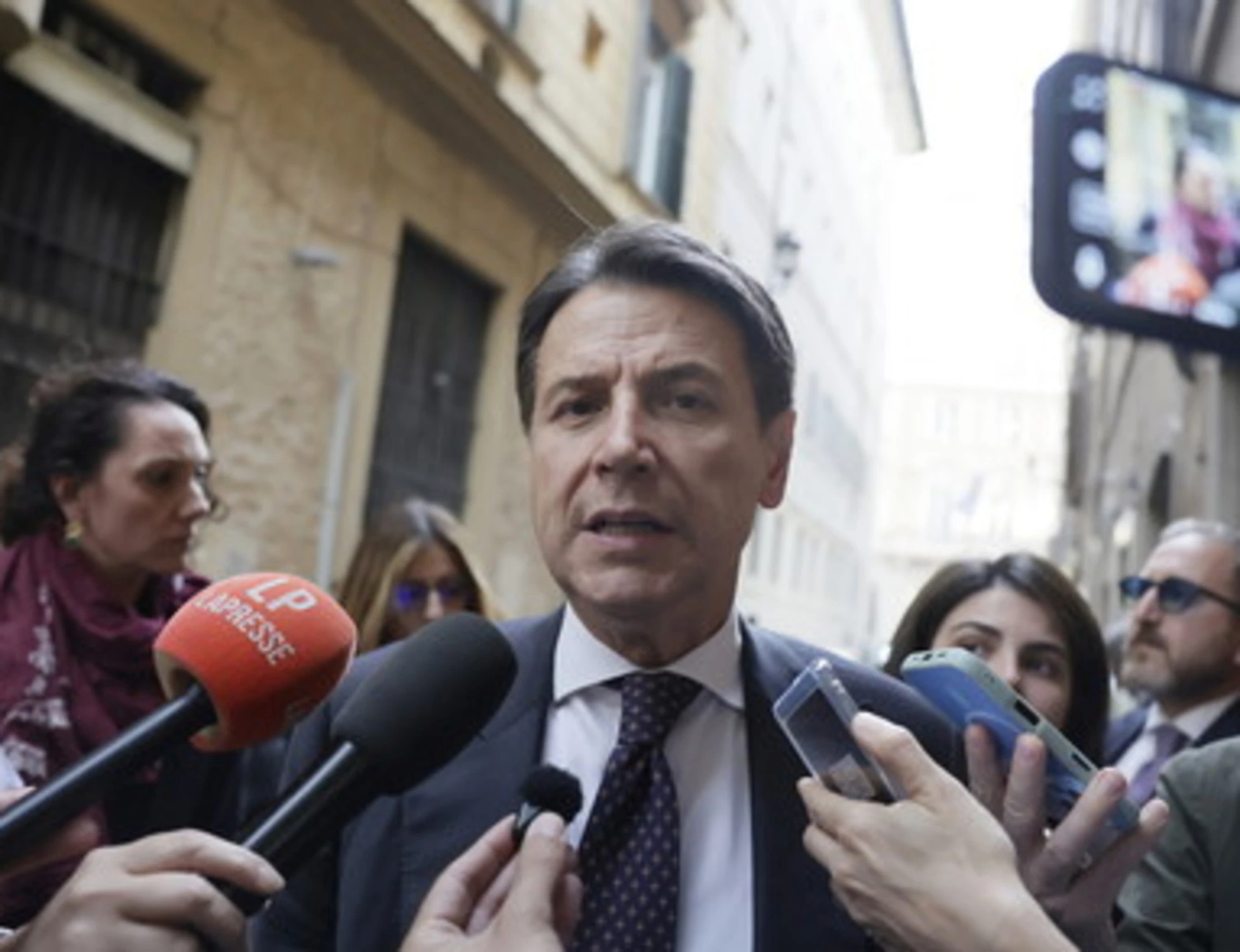 Giuseppe Conte, fango su Meloni nel giorno di Falcone: "Li spazzeremo via", la furia di FdI