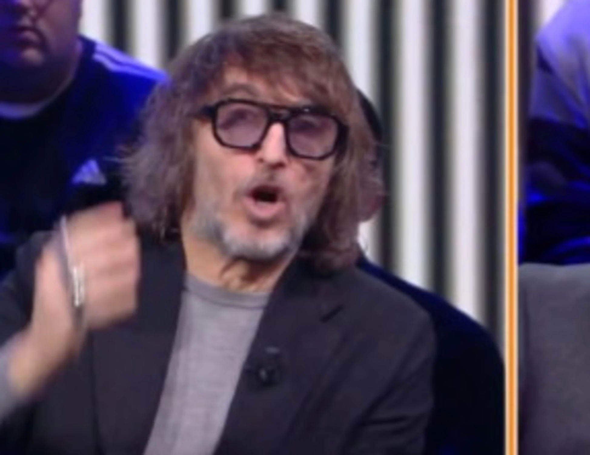 Dritto e rovescio, Cruciani sbotta: "Ci vuole la repressione!"