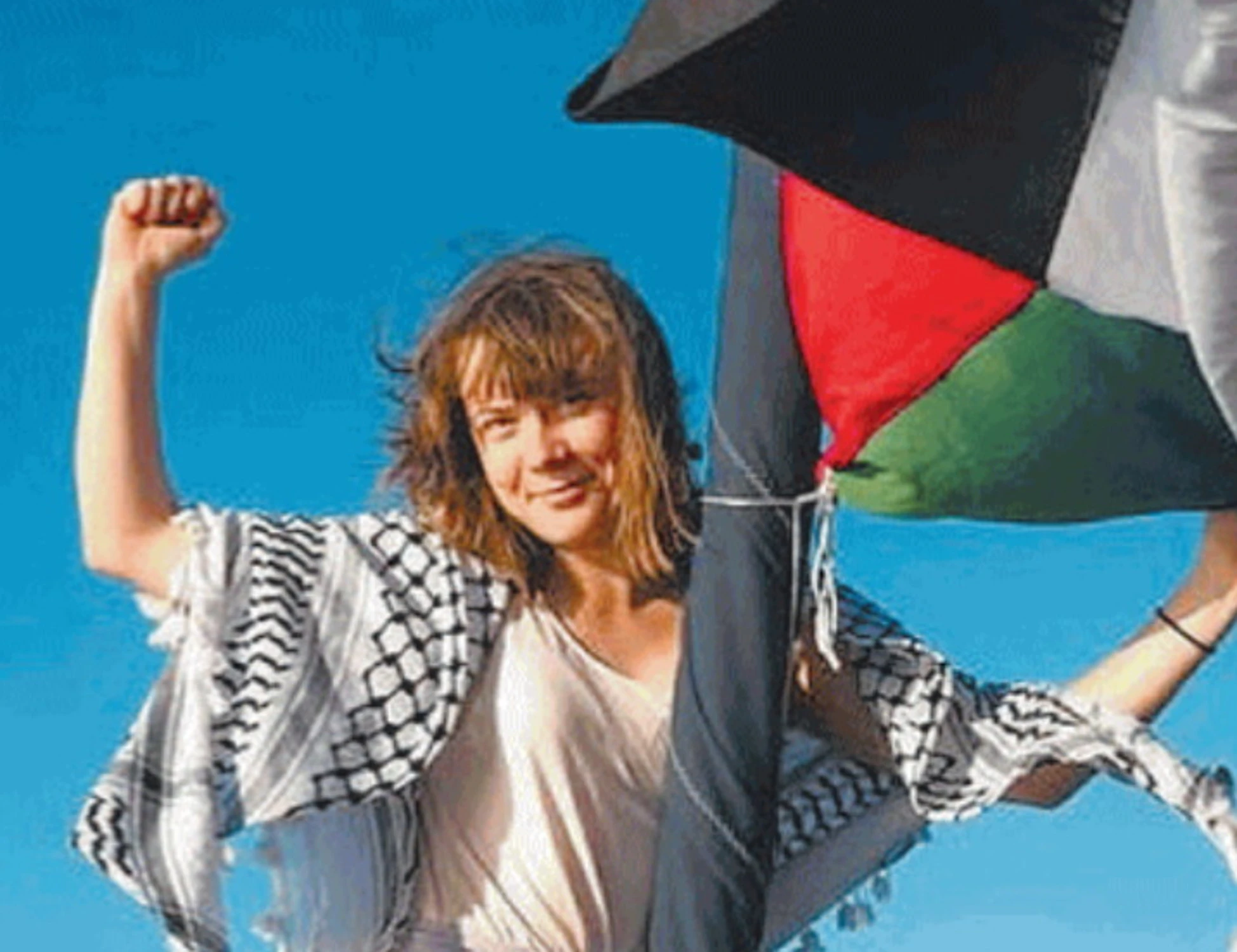 Greta fa la turista a Gaza tra attori, selfie risate