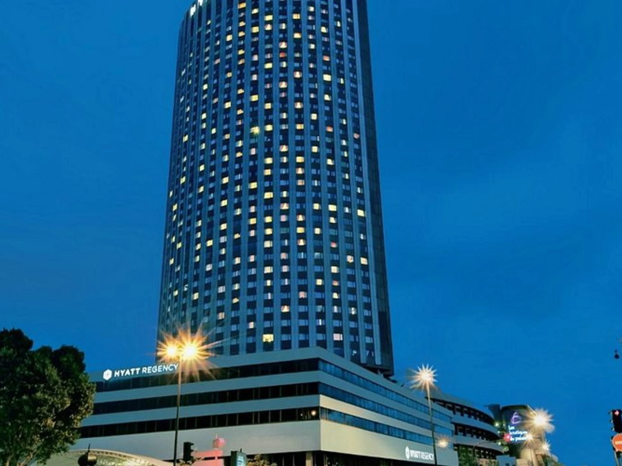 Parigi, trovato morto davanti all'hotel l'ambasciatore sudafricano: "Forzata la finestra"