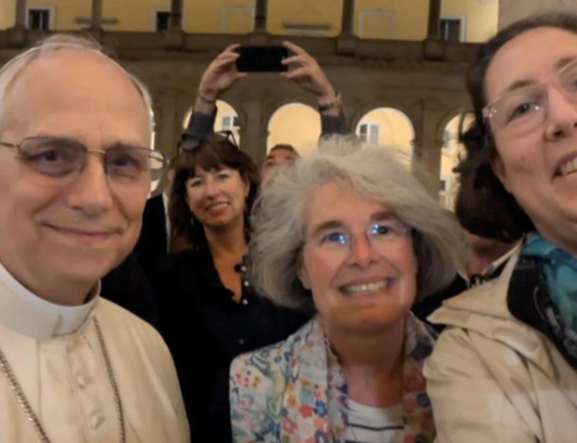 Papa Leone XIV, la prima foto che fa impazzire tutti