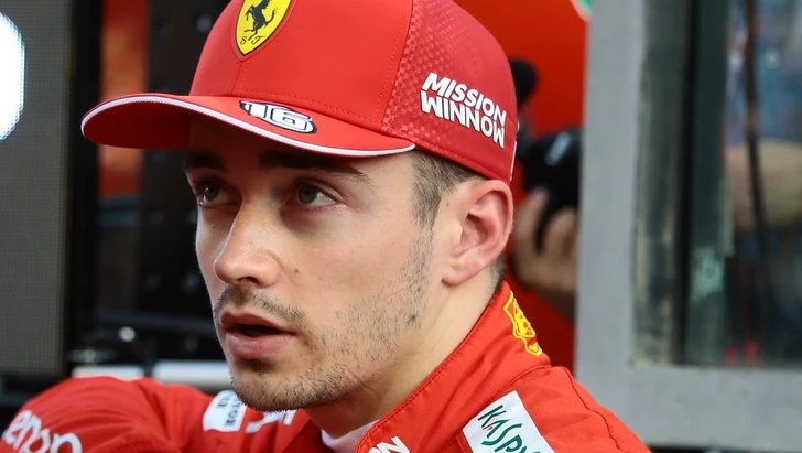 Charles Leclerc, gli appunti segreti ai box: cosa si legge su quel foglietto, dopo i primi test ufficiali