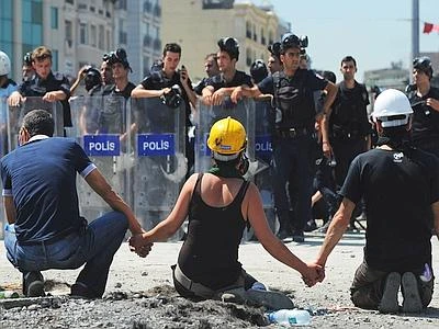 Ultimatum di Erdogan: ''Via i manifestanti. Non riconosco le risoluzioni su Gezi Park''