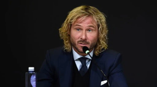 Juventus, Pavel Nedved processato dai piccoli azionisti: "Perché sei vicepresidente". Umiliato in pubblico