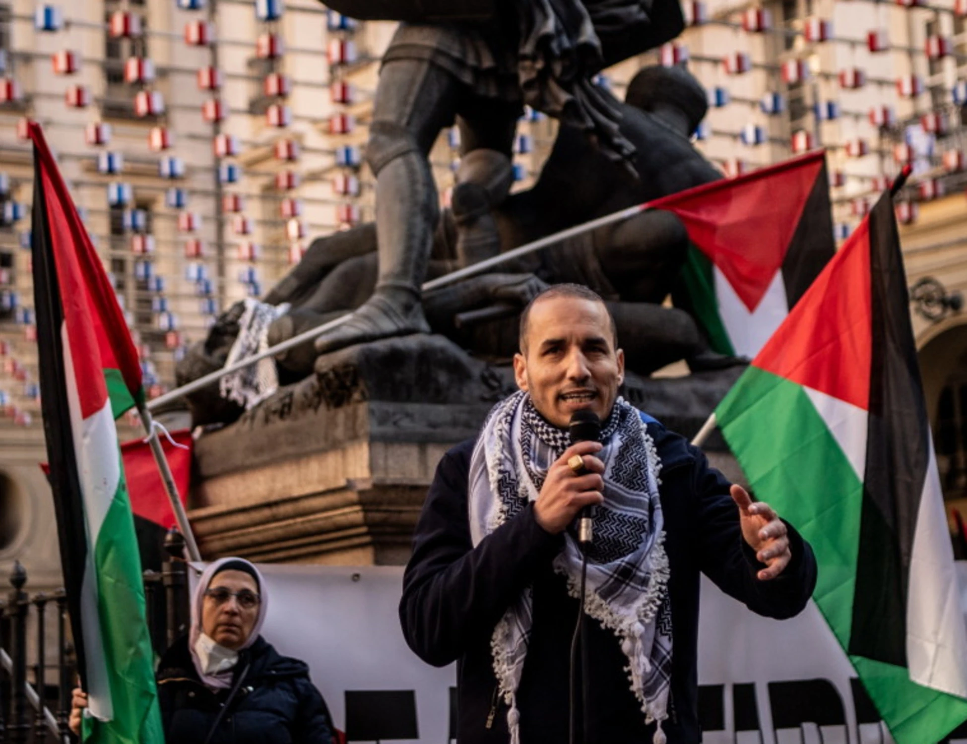 Brahim Baya, l'imam di Torino: "Evviva i missili iraniani". E il M5s lo porta alla Camera