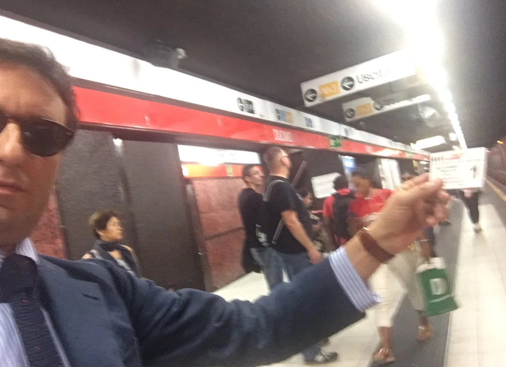 David Parenzo, la foto in metropolitana svela la sua ossessione per il Duce