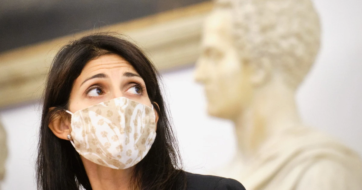 Virginia Raggi in isolamento fiduciario: "Sono stata in contatto con un positivo"