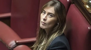 Luigi Bisignani, il sospetto su Matteo Renzi: "Perché sostiene Conte? Faccia come Maria Elena Boschi"