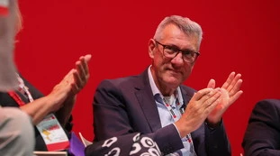 Cgil? Regala soldi ai "tendini" mentre Landini licenzia i dipendenti
