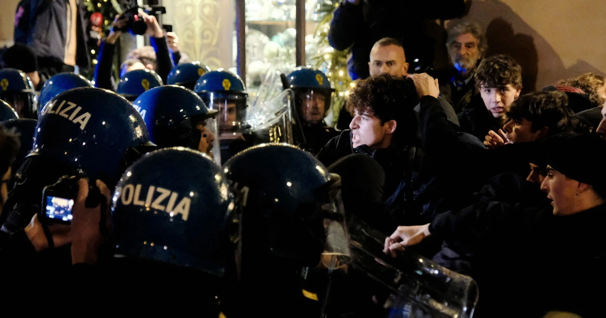 Manifestazione a Montecitorio, se la mamma difende il figlio che fa cortei illegali