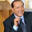 Il Cavaliere se la ride: