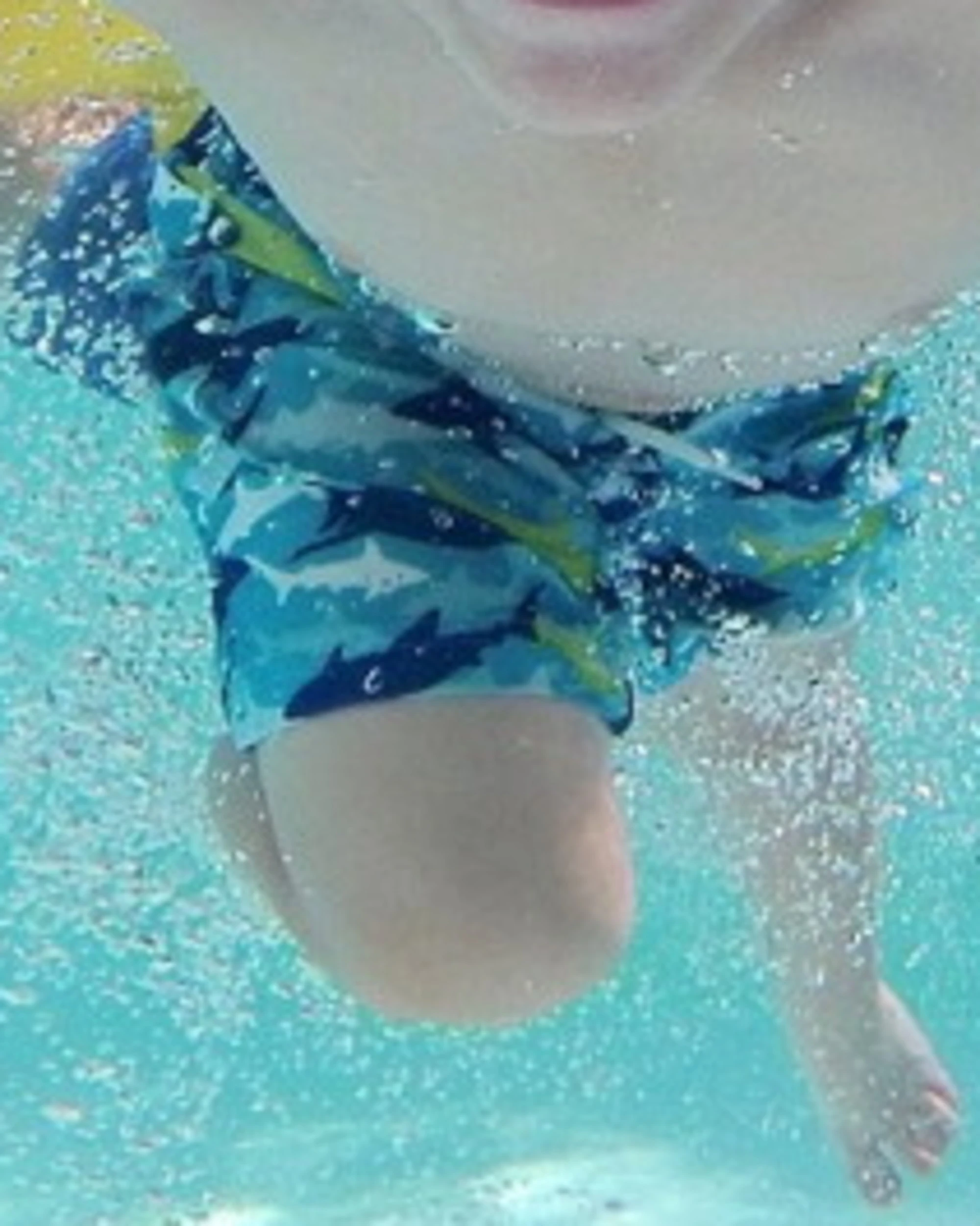 Omegna, non trovano il figlio di 3 anni nel b&b: era caduto in piscina