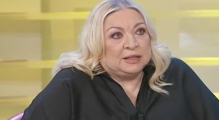 Maria Giovanna Maglie infierisce su Giuseppe Conte: "Avete visto orecchie e narici?"