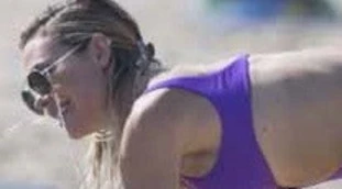 Ilary Blasi, paparazzata "proibita": come la pizzicano in spiaggia, foto da bollino rossissimo