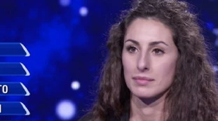 L’Eredità, Flavio Insinna: “Sei una campionessa di…”, il gioco di parole che fa calare il gelo in studio