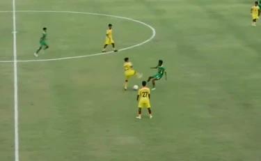 Calcio, fallo-killer: avversario in terapia intensiva, squalificato a vita