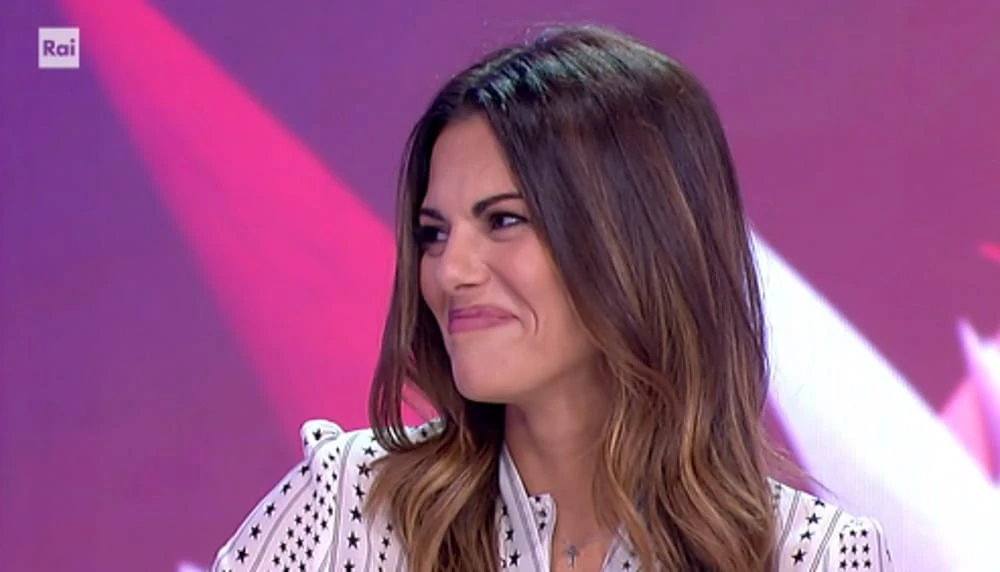 Detto Fatto, Bianca Guaccero finge di svenire per un gamberetto: si scatena l'odio sui social