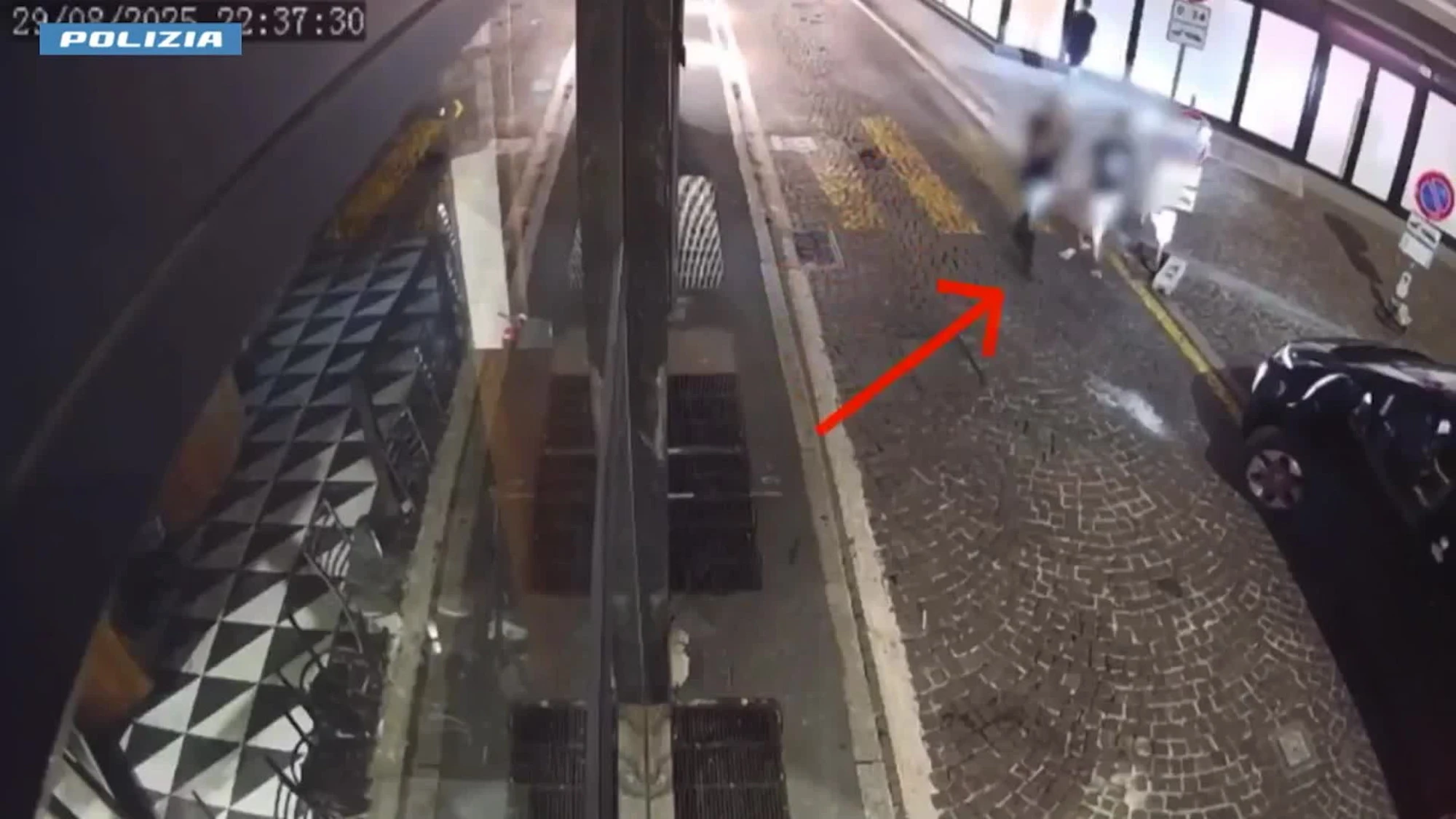 Rapina nella zona della movida a Milano, quattro arrestati dalla Polizia