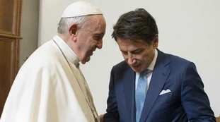 Fase 2, Giuseppe Conte ci ripensa: dopo la protesta della Cei lavora a un nuovo protocollo per anticipare la possibilità di celebrare le messe