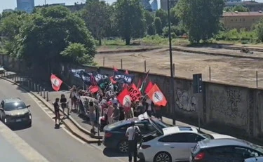 Insultano Libero. Ma hanno fame: 12.30, tutti a fare la pappa