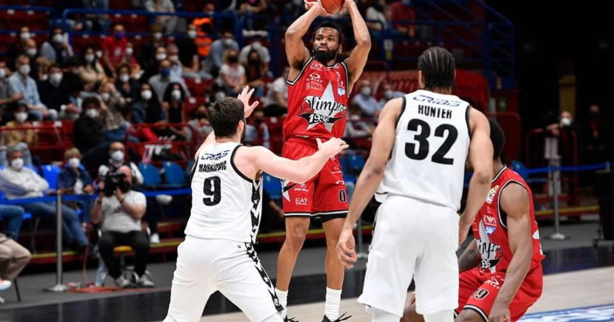 Basket, vietato perdere per l'Olimpia Milano: oggi gara-3 della finale in casa della Virtus Bologna