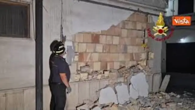 Leggi l'articolo: Terremoto Campi Flegrei, proseguono le verifiche tecniche dei Vigili del fuoco sugli edifici