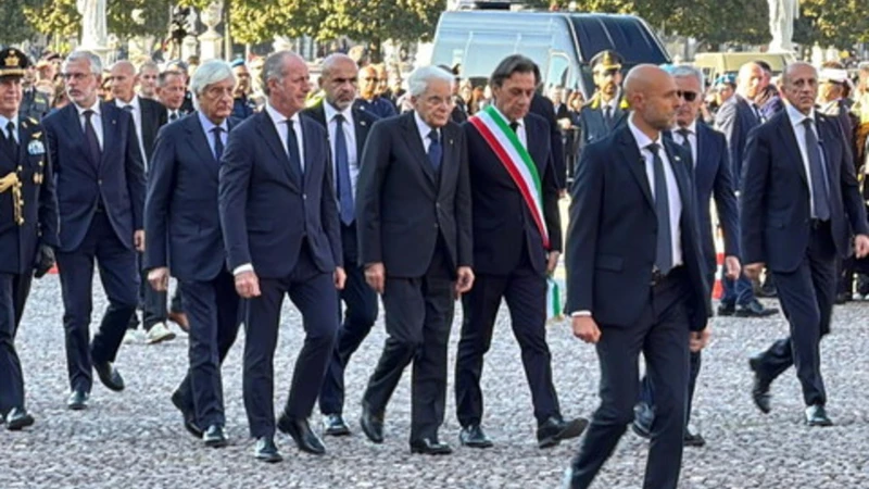 https://media.liberoquotidiano.it/bmzcN2nOOeJxgadd-HgutJHek48ZL5qRAuwT72KFq_I/width:800/quality:90/aW1hZ2VzLzIwMjUvMTAvMTcvMTQxNjE0ODM3LTJhZWVlMjY1LWIyMzctNGY4Ni1iMWMyLWE4MmQ1ZWQ1NjQzNC5qcGc.webp