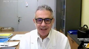 Fabrizio Pregliasco a Sanremo: "Sono stonatissimo ma...", virologi sul palco? Chi lancia la provocazione 