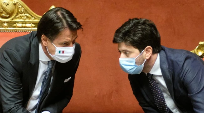 Giuseppe Conte e Speranza, anticipazioni sul nuovo Dpcm: coprifuoco alle 22, le 5 regioni "zona rossa"