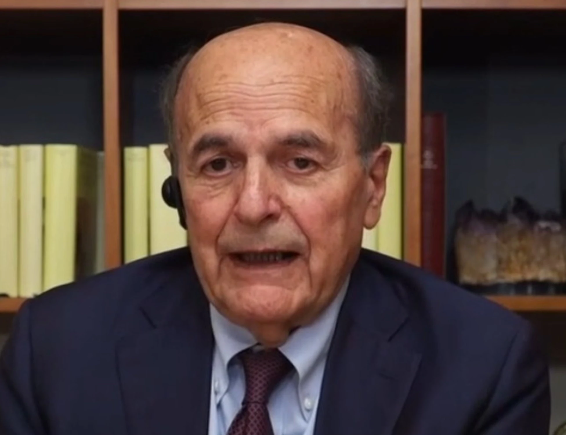 Pier Luigi Bersani ossessionato dal fascismo: "Liberarcene? Una fatica quotidiana"
