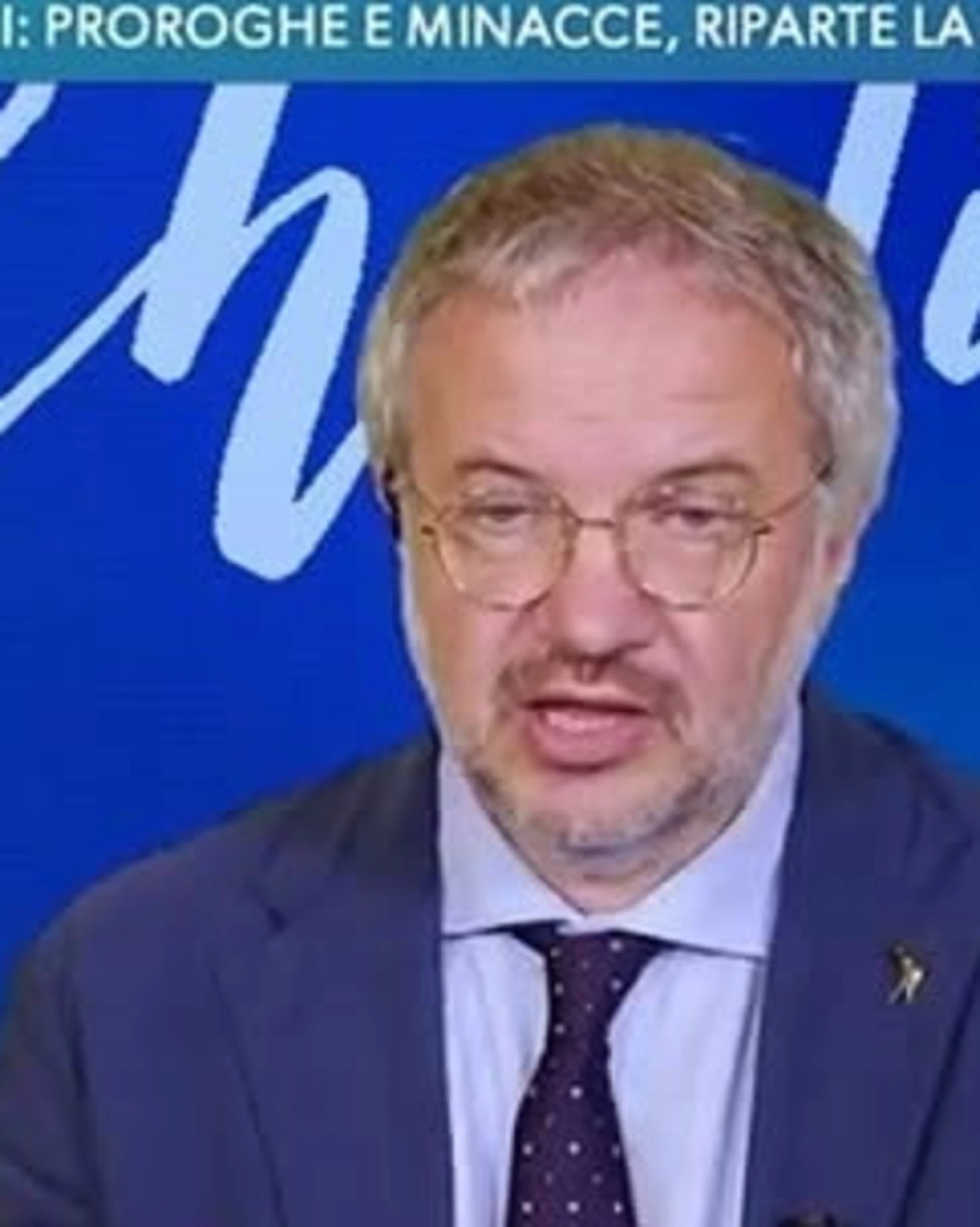 L'aria che tira, Claudio Borghi ridicolizza la sinistra: "Vede come sono preoccupato?"