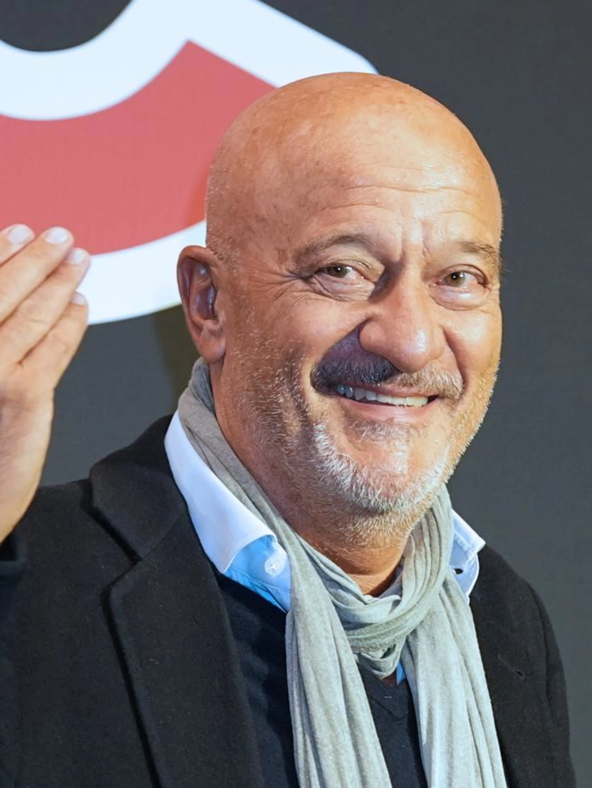 Claudio Bisio alla piazza pro-Europa? Il Comune gli paga l'hotel 4 Stelle