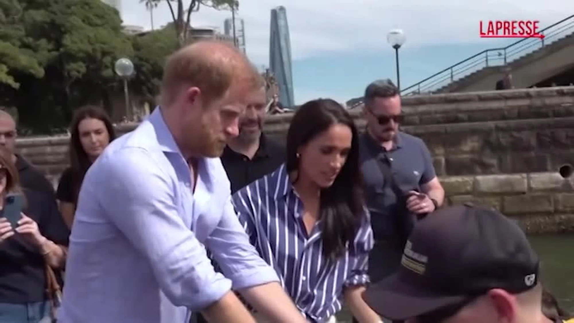 Sydney, per Harry e Meghan infradito, balli e gita in barca con i sostenitori di 'Invictus'