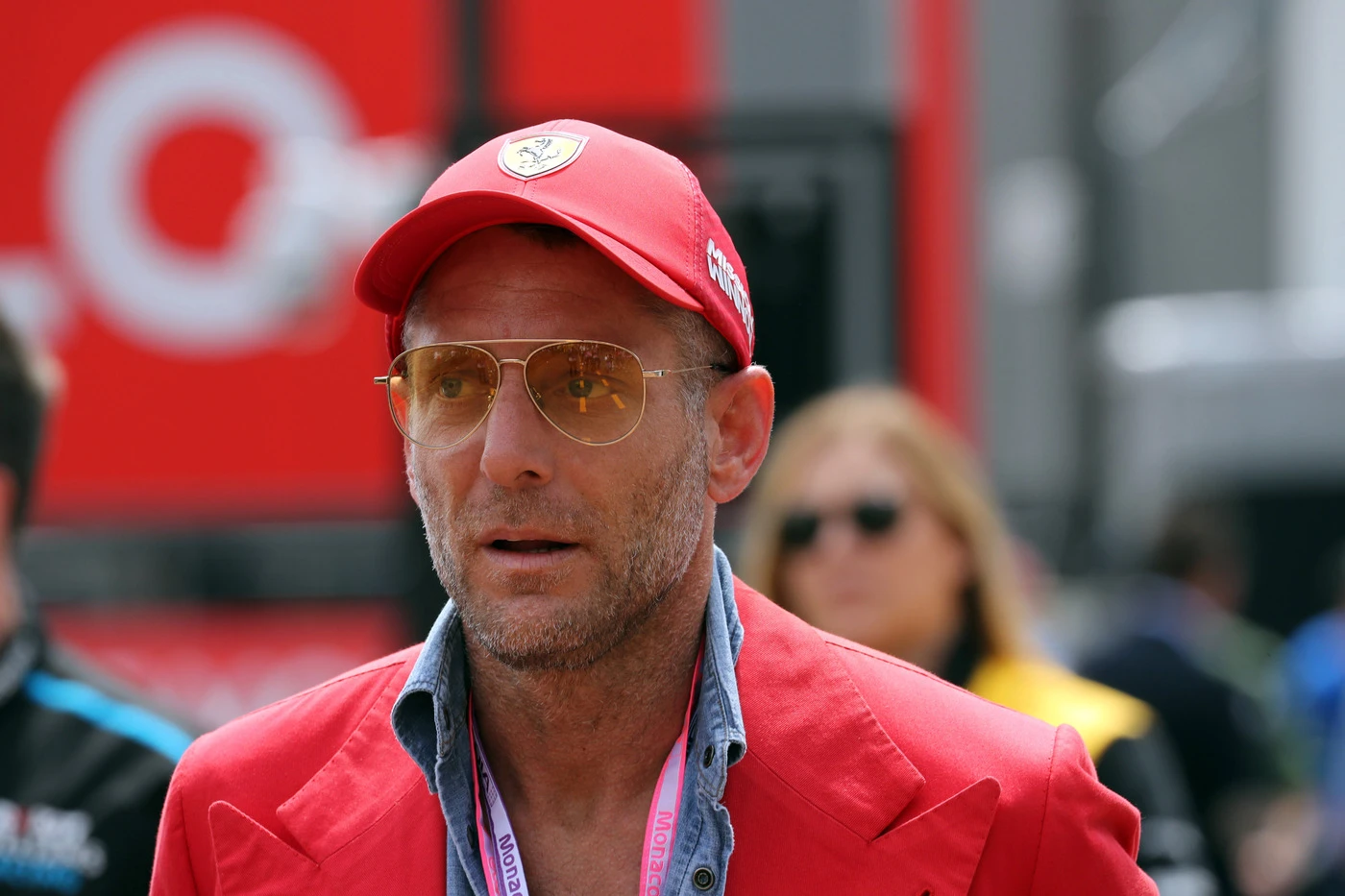 Lapo Elkann lo provoca parlando di gabbiani? La risposta di Matteo Salvini: al leghista basta una faccina