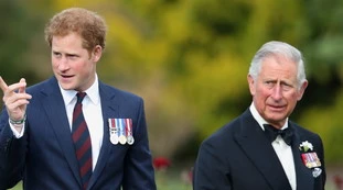 Principe Harry, gelo su papà Carlo. Scandalo a corte, come se ne lava le mani 