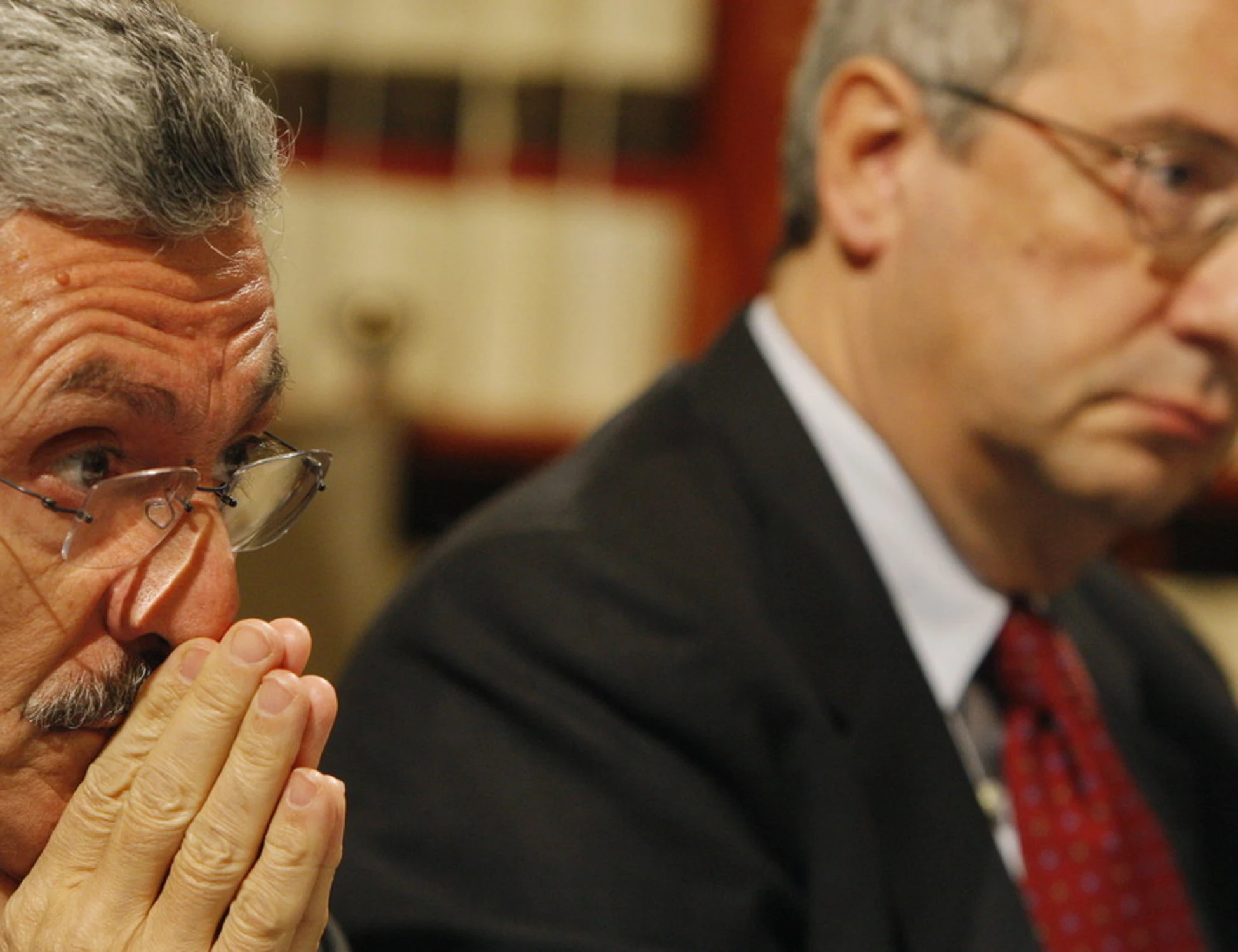 D'Alema e Veltroni si incontrano alla festa comunista: finisce male