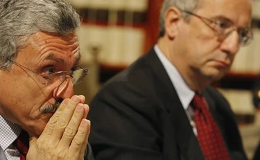 D'Alema e Veltroni si incontrano alla festa comunista: finisce male