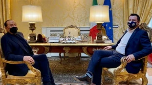 Federazione centrodestra, Dagospia: "Accordo Salvini-Berlusconi, la firma a settembre. Già preso un notaio"