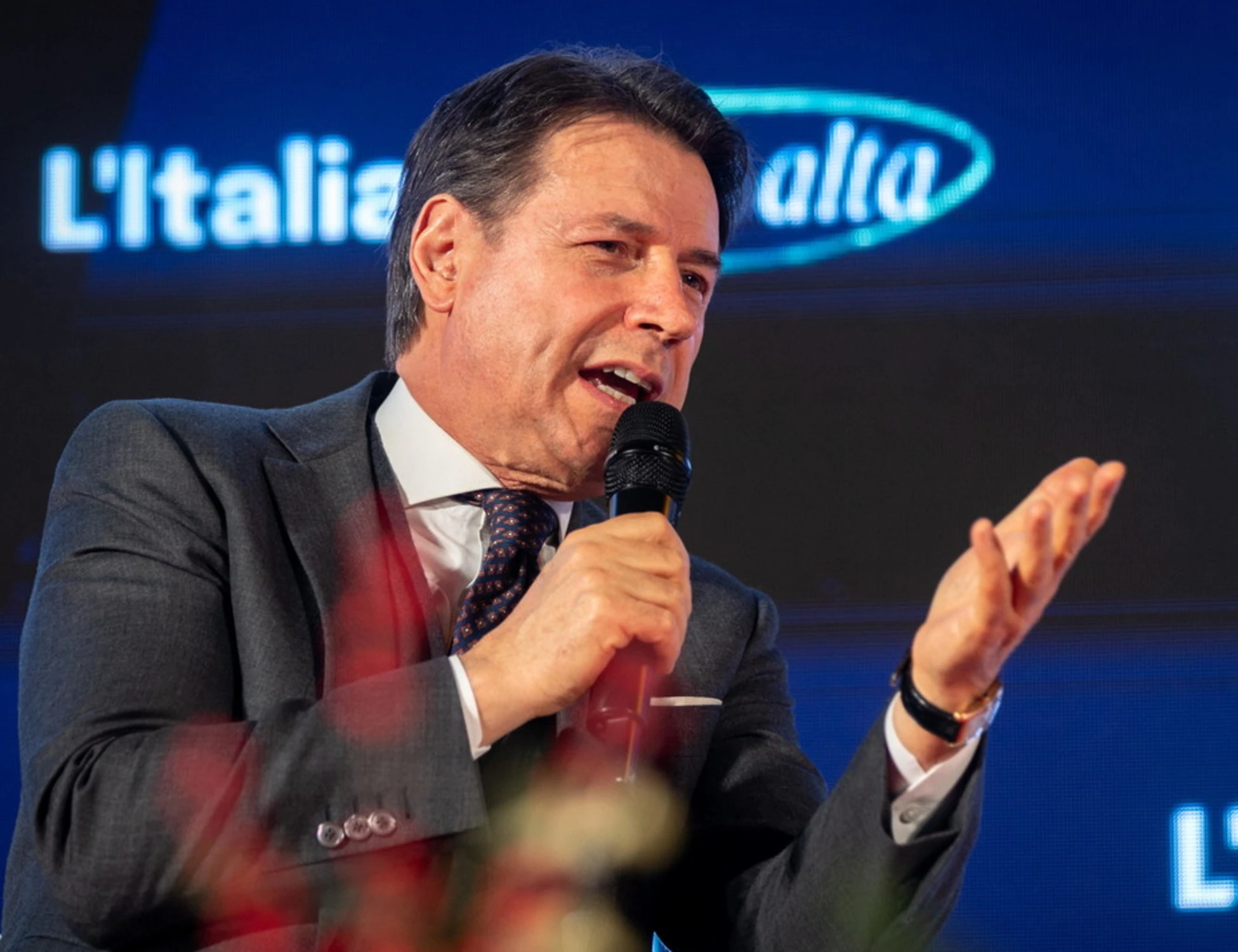 Giuseppe Conte, la foto della figuraccia in piazza