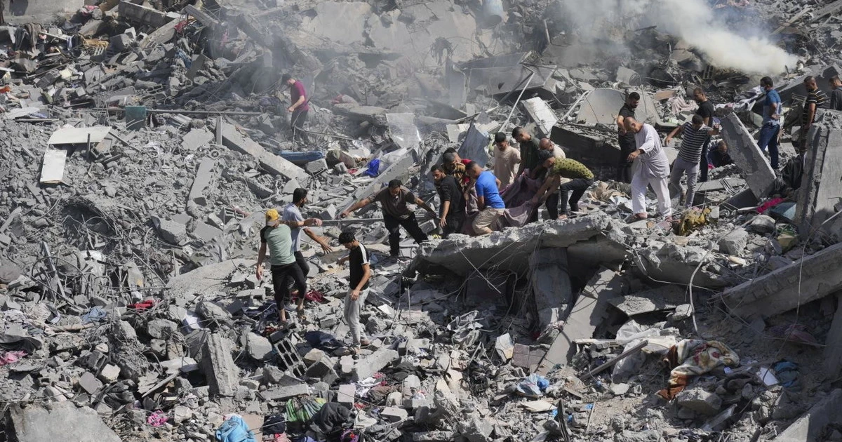 Israele-Hamas, la giornata. Ue: "Possibili esecuzioni in diretta social di Hamas". Strage all'ospedale, le prove di Biden