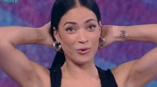 Elodie da Fabio Fazio si presenta così: scorci proibiti, l'Italia impazzisce