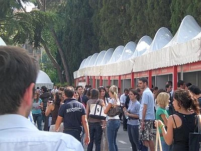 Calano contratti attivati