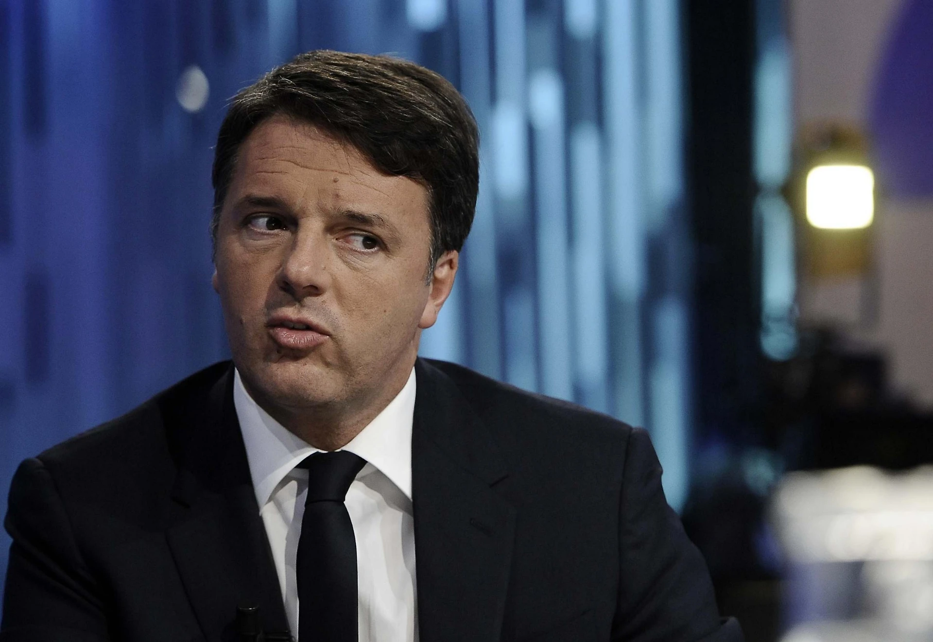 L'ossessione perversa del volto noto nel Pd, Renzi è sfinito: "Tenetemelo lontano, non ne posso più", come lo insultano