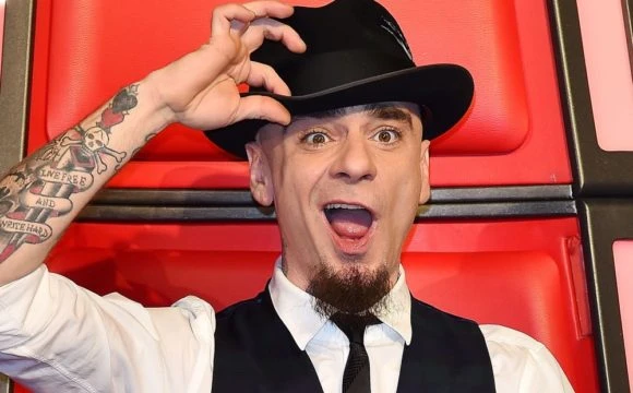 J-Ax: "A Natale per mio figlio ho chiesto un mondo senza guerra e senza Matteo Salvini"