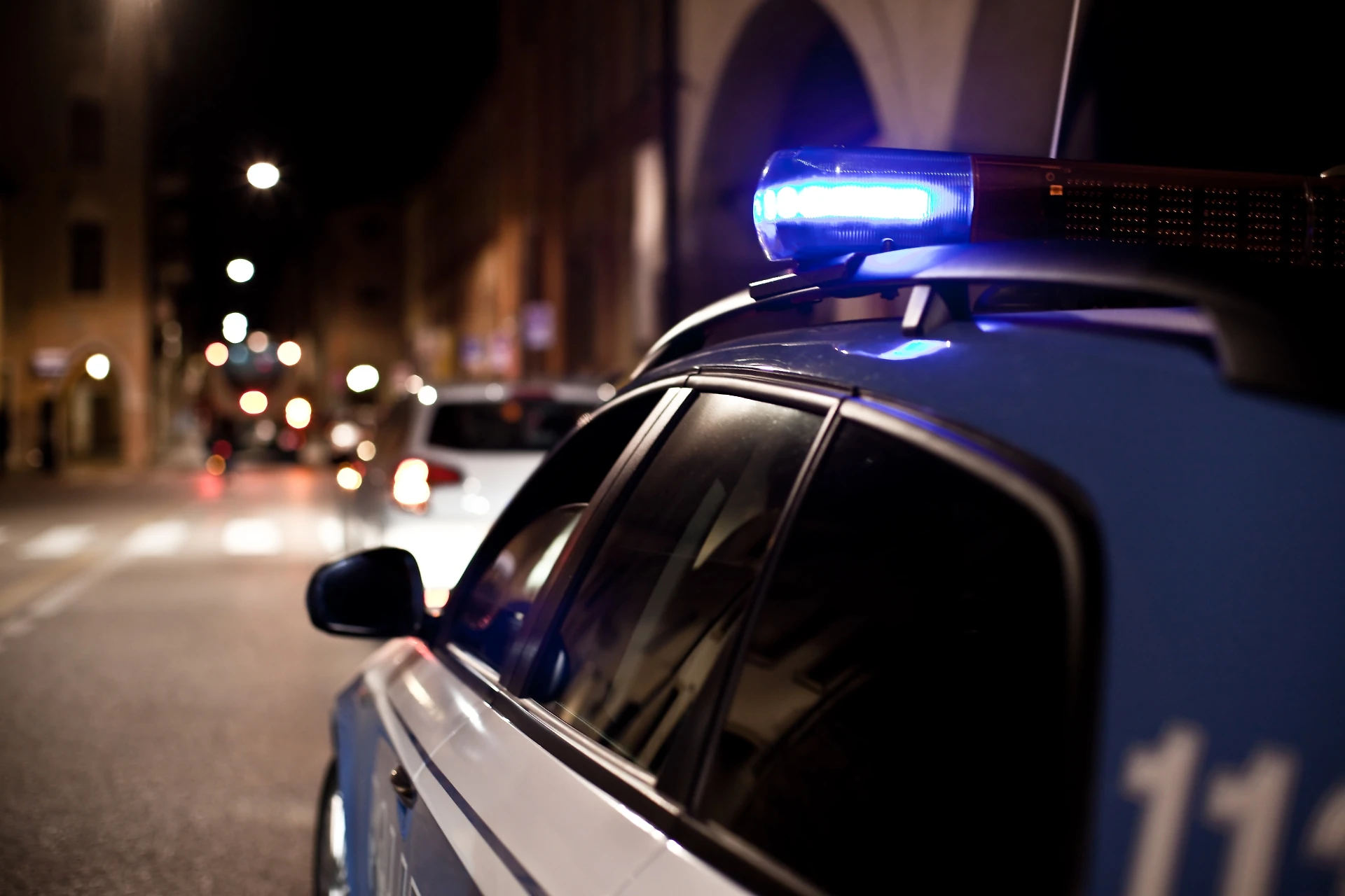 Napoli, interrogato il compagno della mamma del bimbo morto: il sospetto sulle urla dalla casa